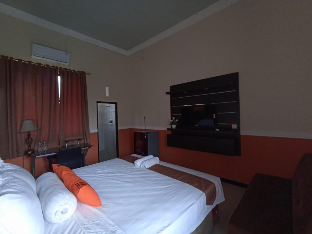 Grand Valonia Hotel Jembel Buitenkant foto