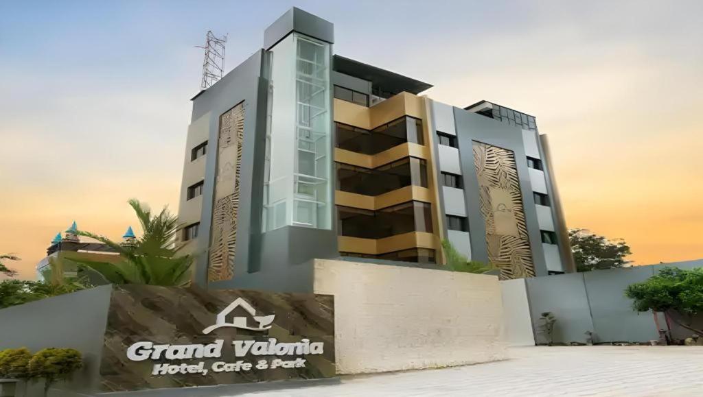 Grand Valonia Hotel Jembel Buitenkant foto